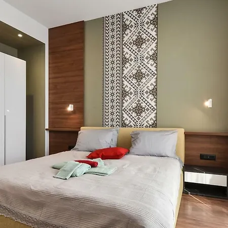 Tradition And Modernity Combined In A Three Bedroom Two Bathroom Lux Apartment *